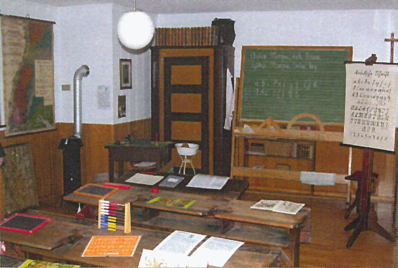 Datei:Alte Schulstube Meckesheim innen.png
