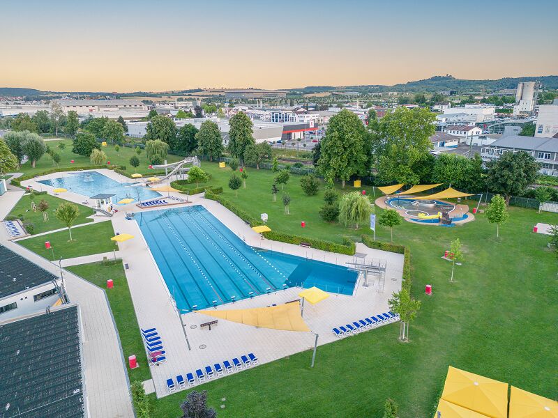 Datei:Luftbild Freibad (Webgröße).jpg
