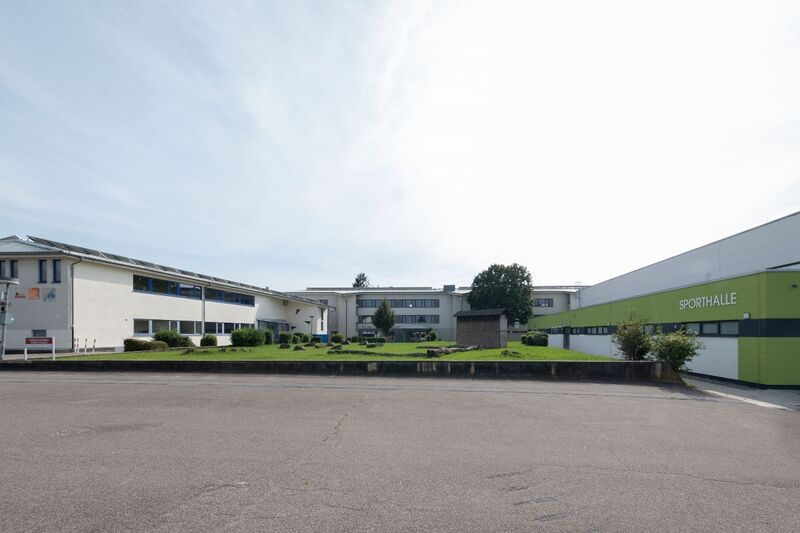Datei:Steinsfurt Schule am Giebel.jpg